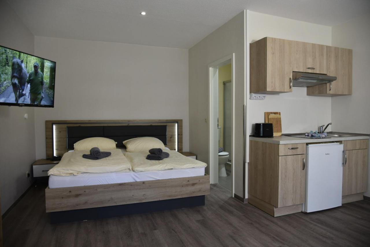 Gaestehaus Lietzow & Stoertebeker Camp Dış mekan fotoğraf